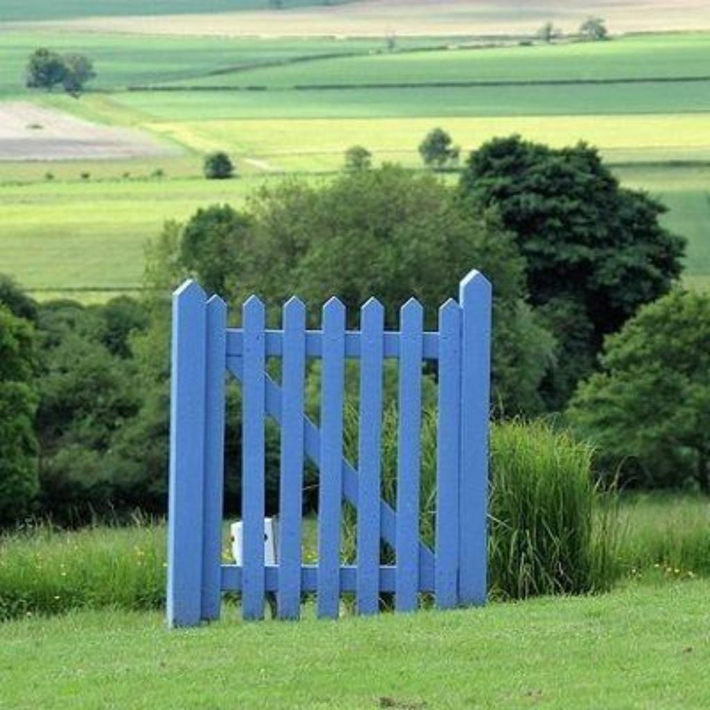 blue-gate-pixabay1725791_640